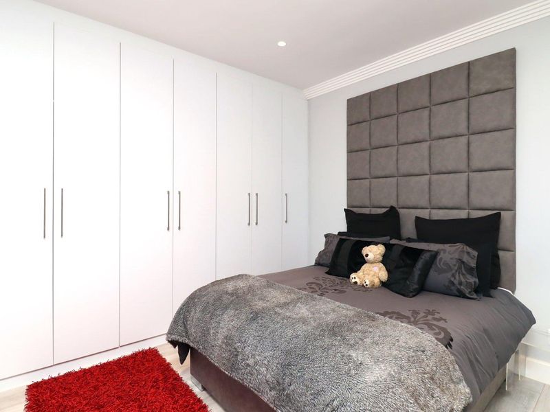 Hidden Gem in Oakdale- Newly renovated apartment - Photo 9