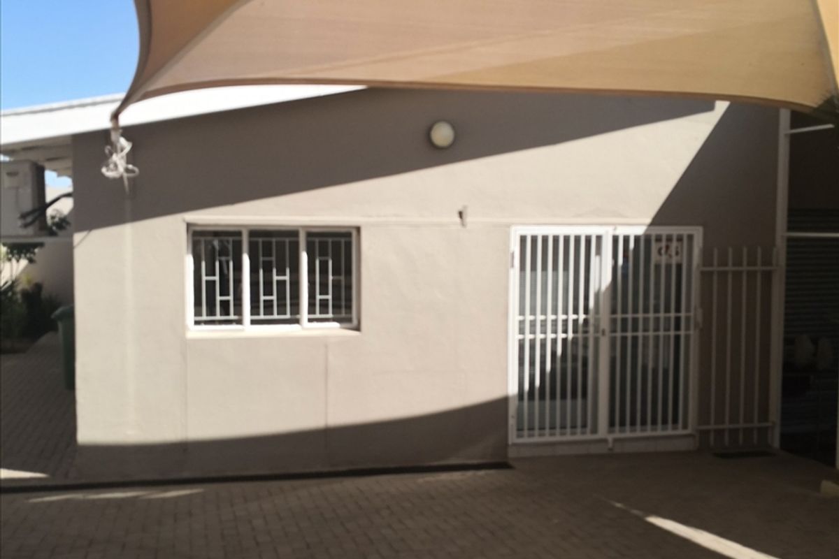 FOR SALE - LARGE PROPERTY WAREHOUSE & OFFICES - Photo 3