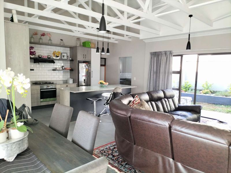 Pristine house in Stonehenge for sale. - Photo 3