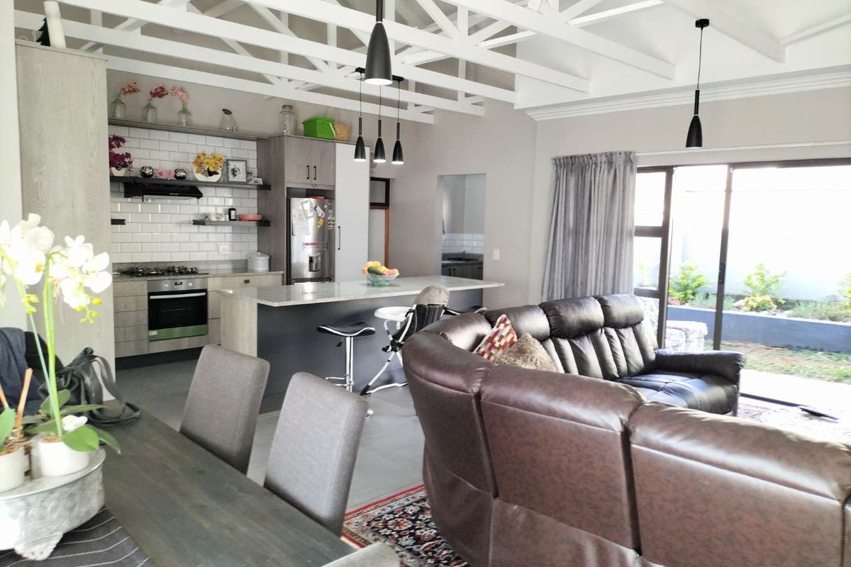 Pristine house in Stonehenge for sale. - Photo 3