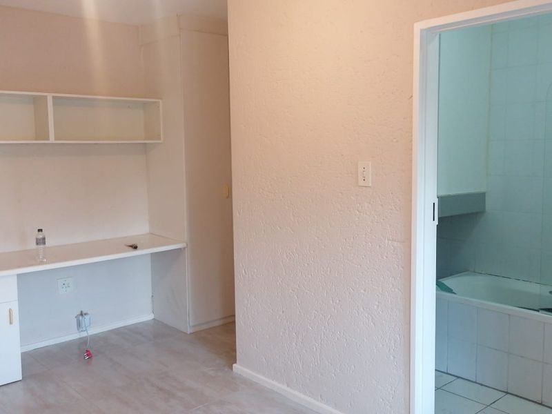 A CHARMING ONE BEDROOM APARTMENT - Photo 8