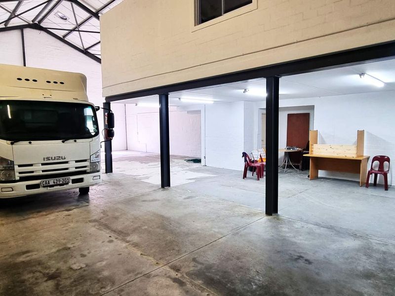 Double Volume Warehouse for Sale in Capricorn Business Park - Photo 3