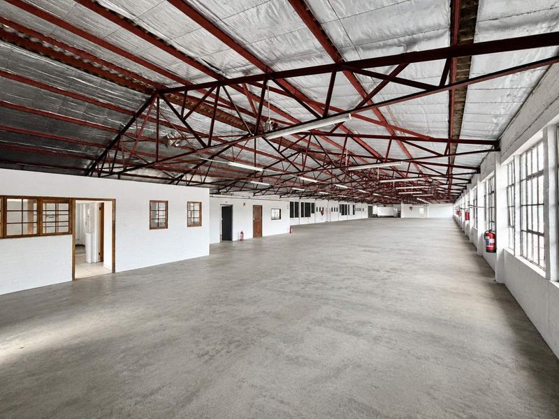 Prime Industrial Warehouse with Offices | 1,061m2 | New Germany / Pinetown - Photo 2