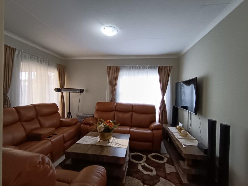 Modern 2-Bedroom Home for Sale in Parkdene Manor | R1,200,000 | Covered Parking - Photo 7