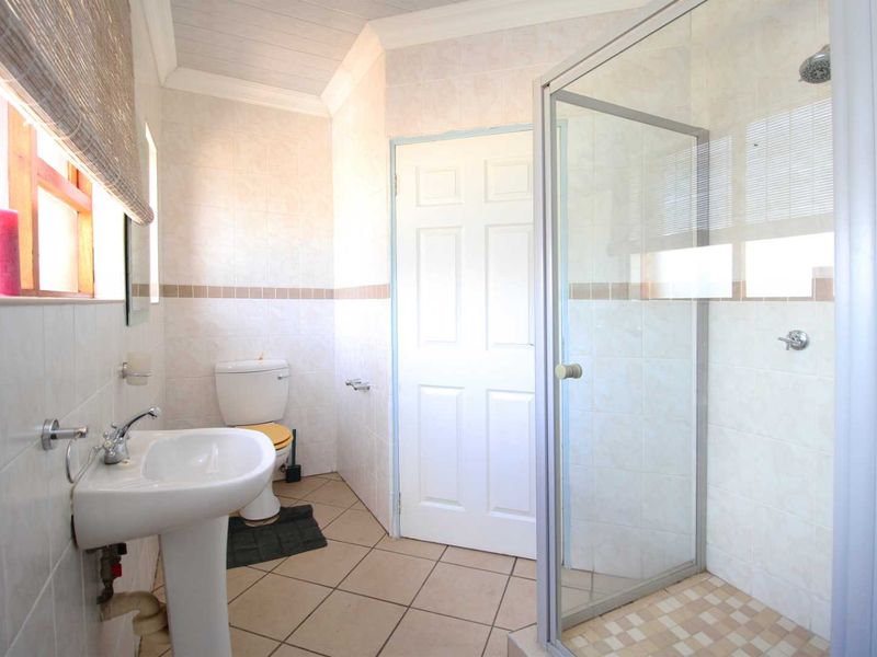 Secure living in a neat complex - Photo 3