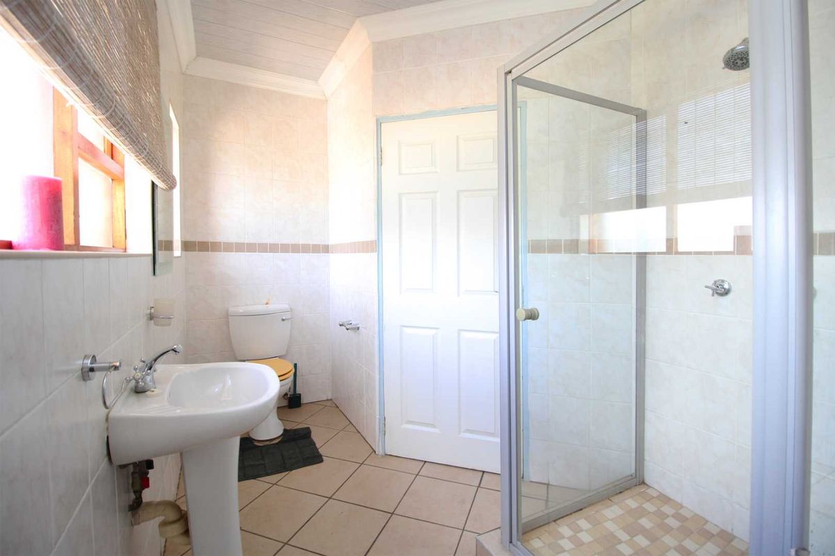 Secure living in a neat complex - Photo 3