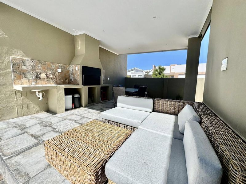 4 Bedroom House For Sale in Elisenheim - Photo 4