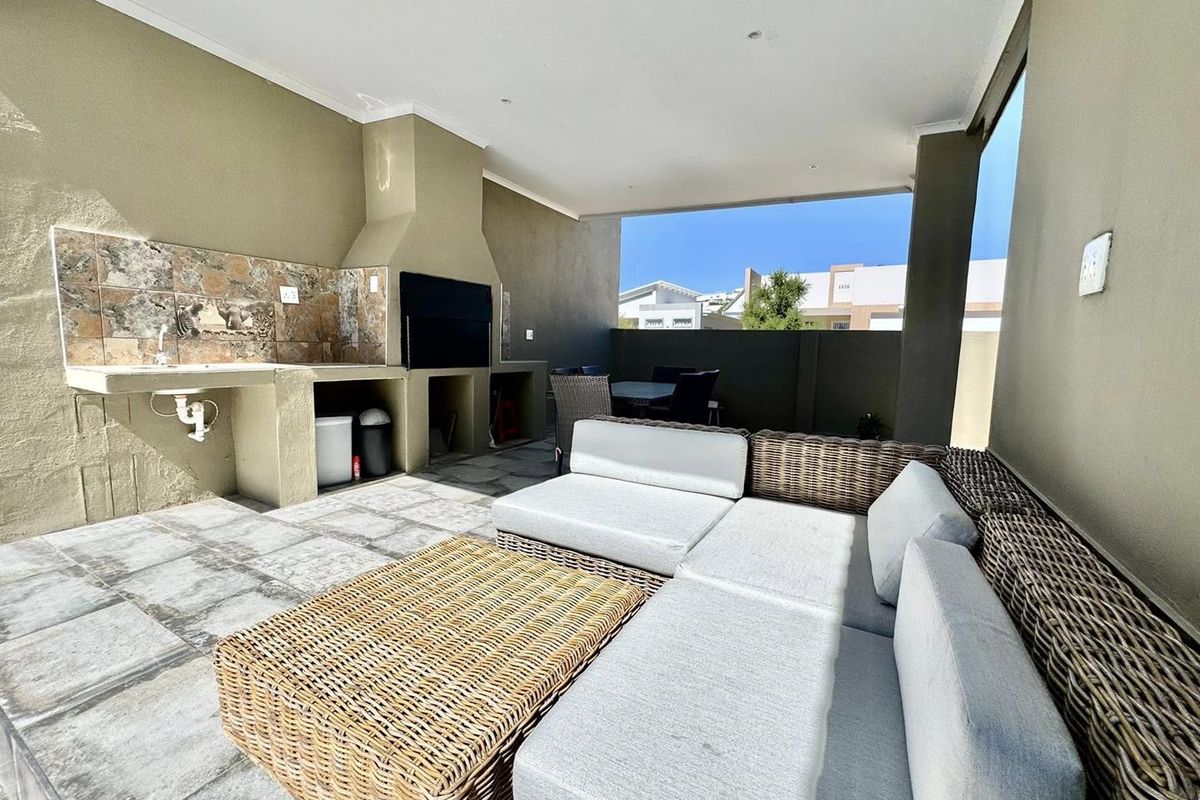 4 Bedroom House For Sale in Elisenheim - Photo 4