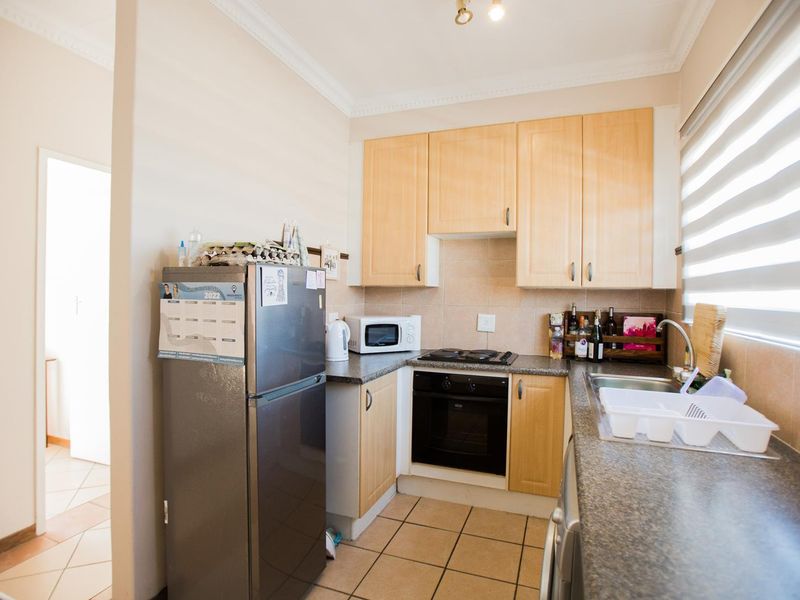 2 Bedroom Townhouse with Balcony - Photo 9