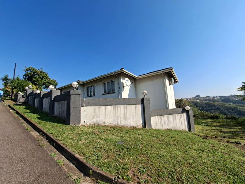 3 Bedroom house with flatlet in a tranquil Shall Cross Suburb - Photo 1