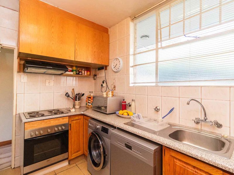 3 BEDROOM GROUND FLOOR FLAT - Photo 7