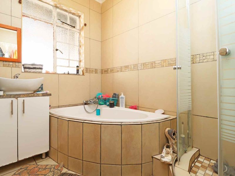 Home with an income opportunity - Photo 8