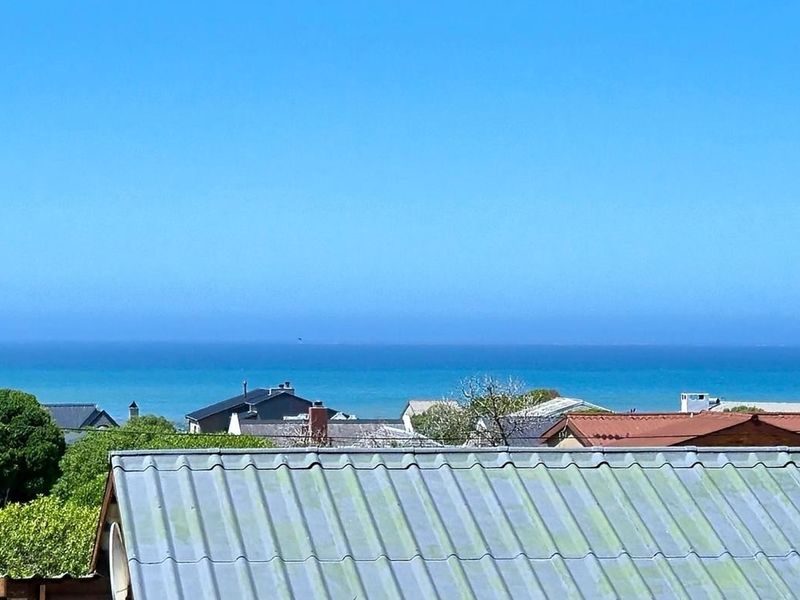 Spacious Coastal Dual Living Home with Distant Sea Views in Franskraal - Photo 5