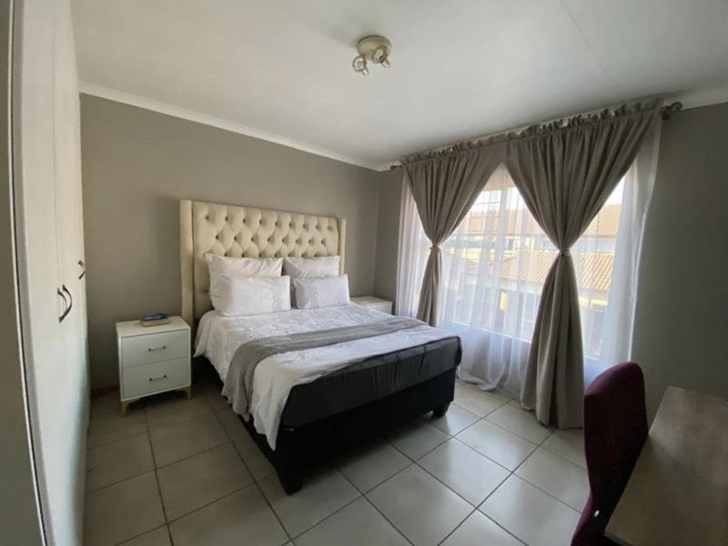 A Lovely 2 Bedroom Apartment for sale in Malachite Mews - Photo 4