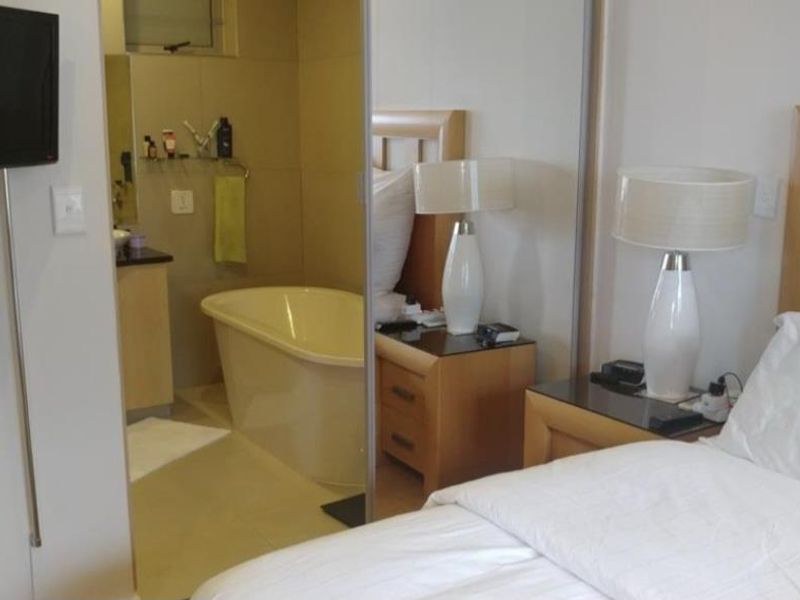 A MODERN ONE BEDROOM FURNISHED APARTMENT - Photo 4