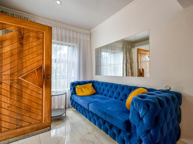 Four bedroom family home in Waterkloof Ridge Estate - Photo 7