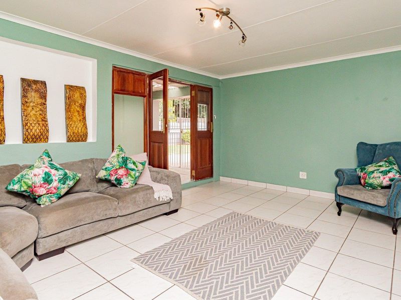 Large Family Home with Flatlet for Sale - Photo 2