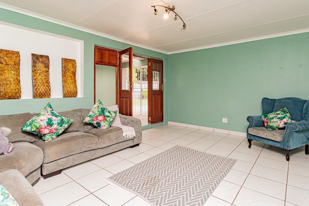Large Family Home with Flatlet for Sale - Photo 2