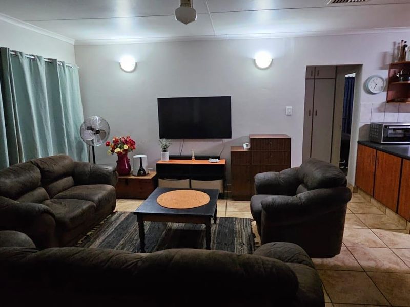 Spacious Family Living with Solar Power, Pool & Excellent Entertainment Areas - Photo 10