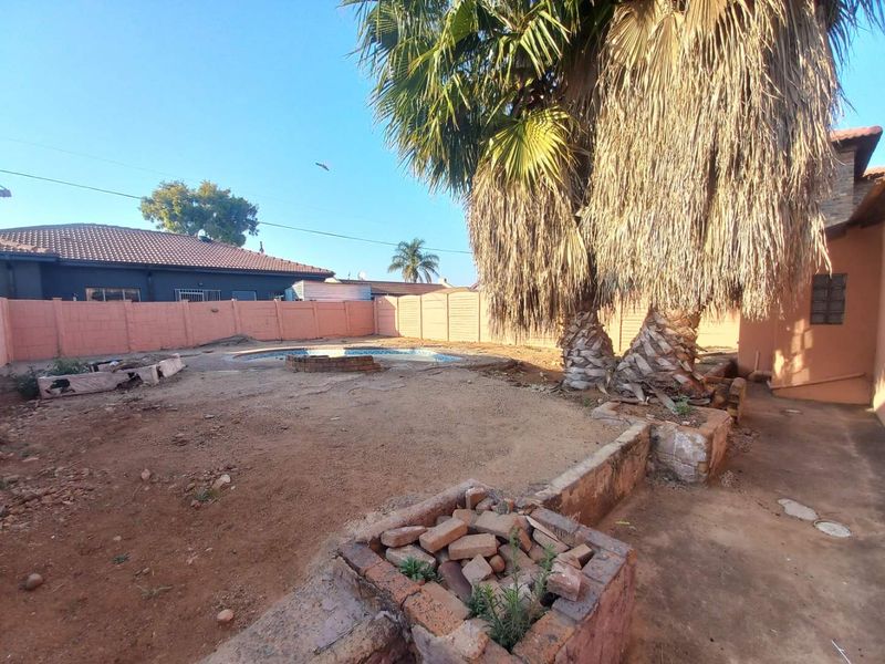 Three bedrooms house for sale in Elandspoort - Photo 6