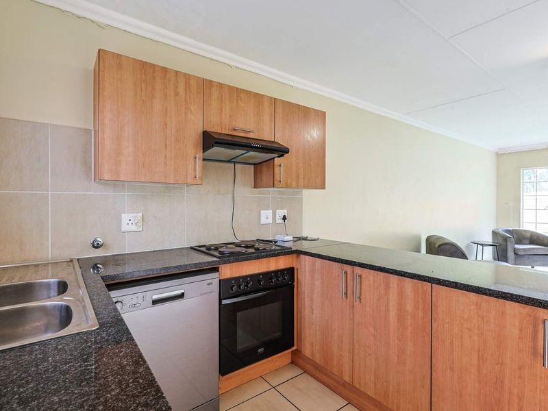 Charming 2BR Townhouse in Arabella Awaits You - Photo 7