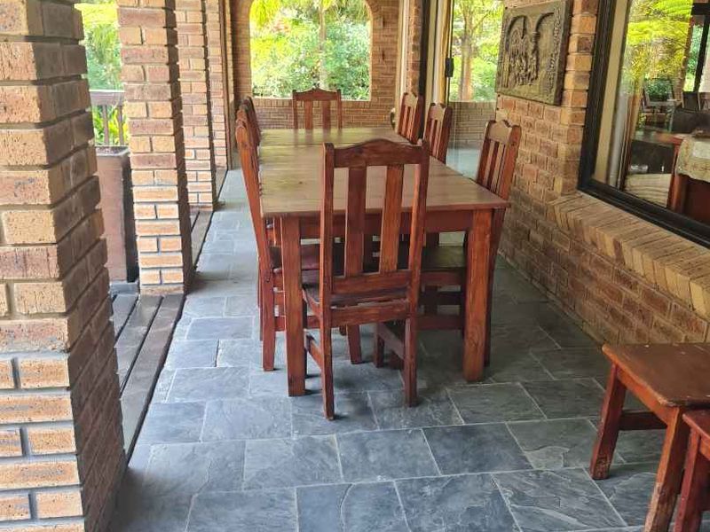 Spacious Family Home with Pool & Garden Oasis in quiet St Lucia 🏡🌳 - Photo 8