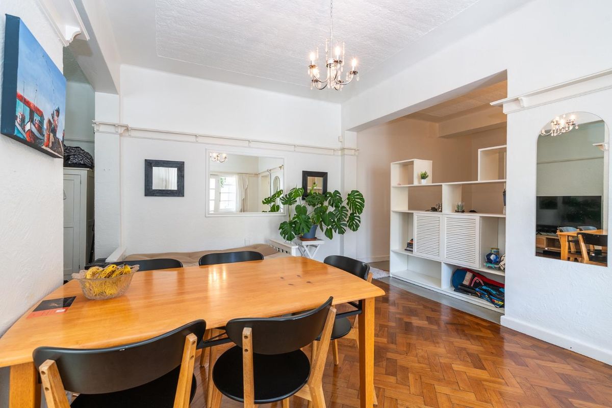 Renovated 2 Bedroom Ground Floor Unit with Garden Access - Photo 3