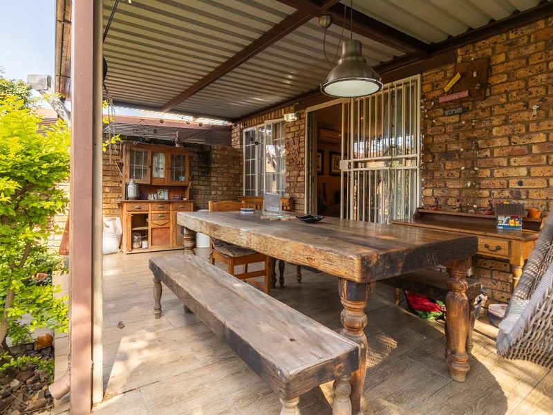 Spacious three bedroom simplex - large garden - Security complex - Equestria - Photo 3