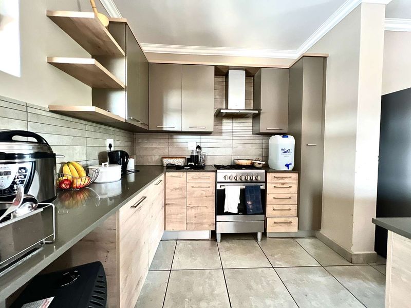 Apartment in Six Fountains Estate - Photo 7