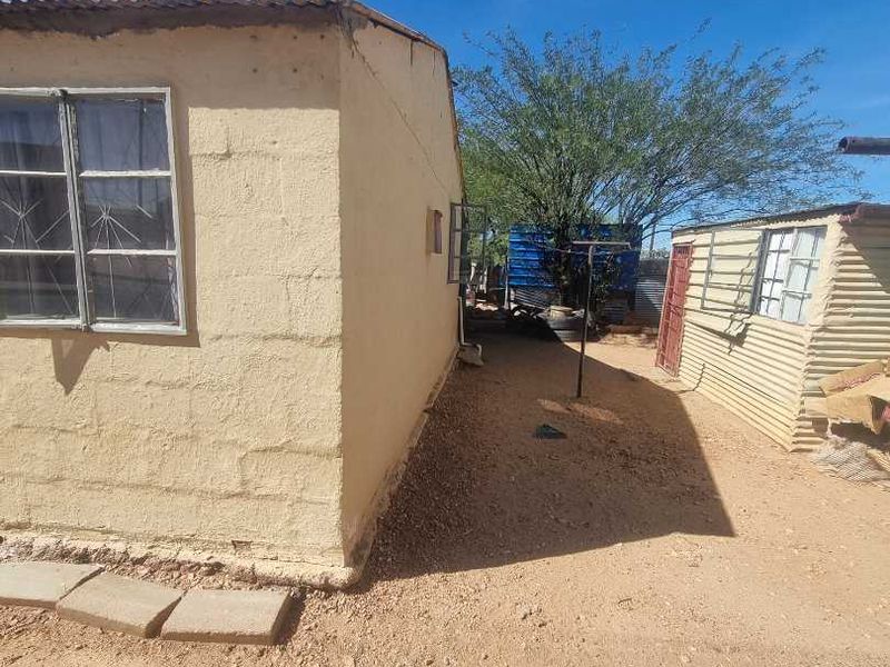 OLD HOUSE IN KATUTURA CENTRAL - Photo 4