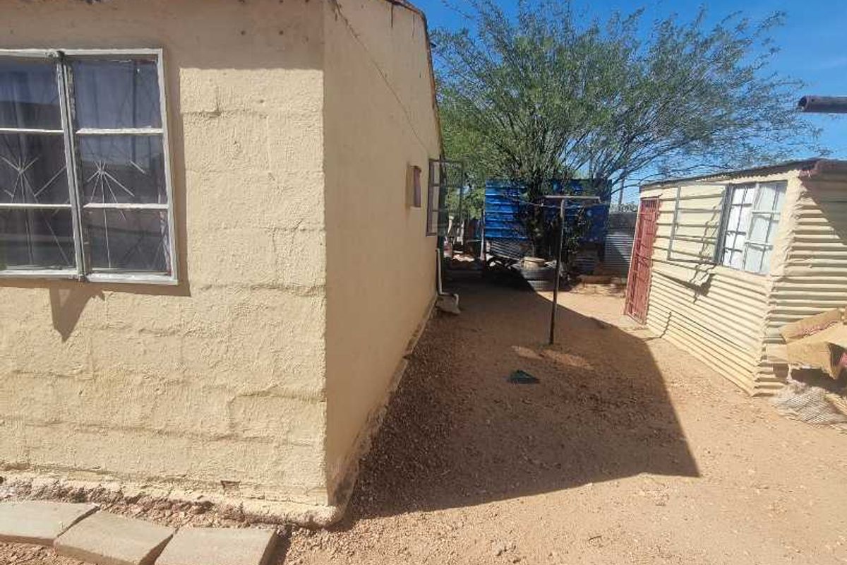 OLD HOUSE IN KATUTURA CENTRAL - Photo 4
