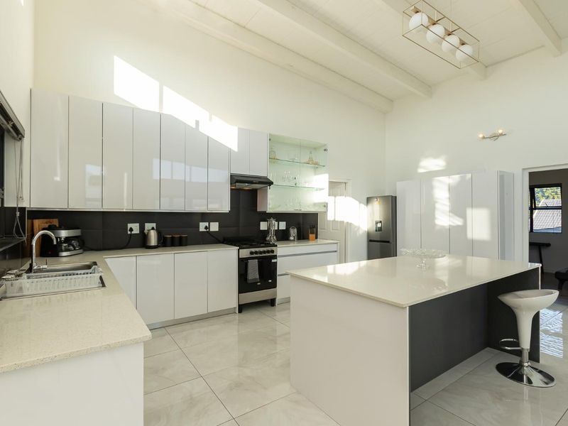 Location, Modern , Income generating - Photo 4