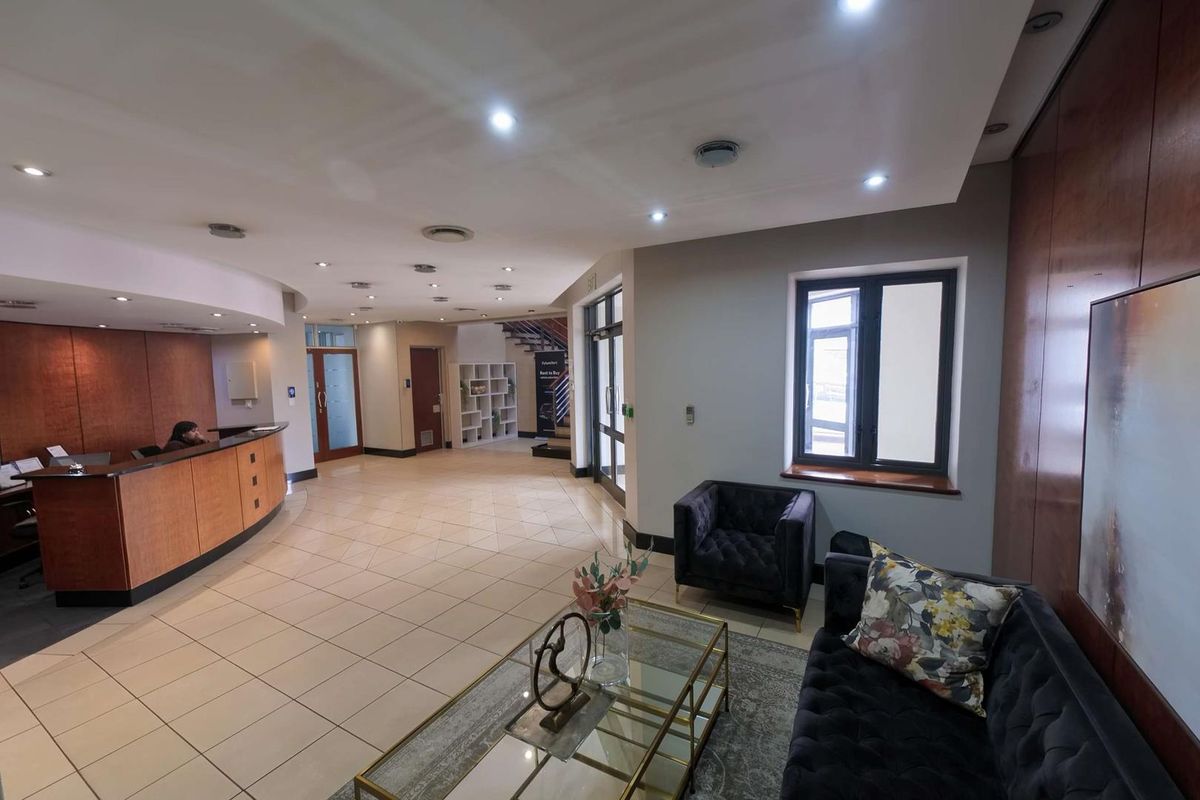 Flexible 342m2 Workspace in Sought-After Century City - Photo 3