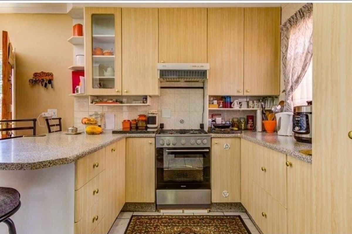 3 Bedroom House in Glen Marais - Photo 5