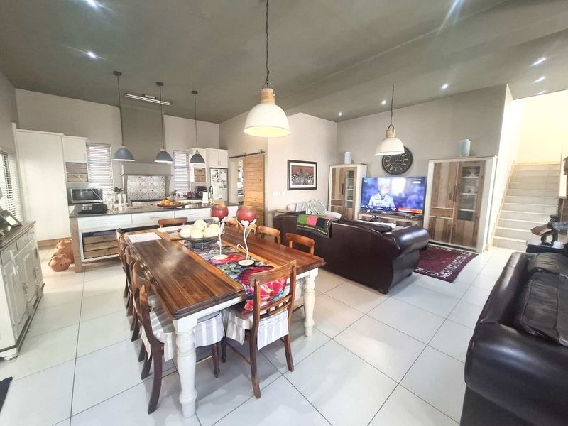 Lock-up and Go Family Home for the Connoisseur - Photo 5