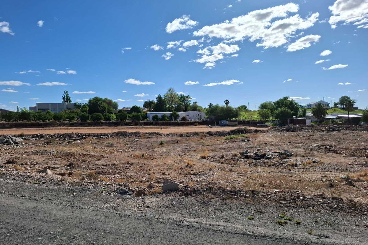 Vacant land just outside Upington with lots of potential - Photo 2