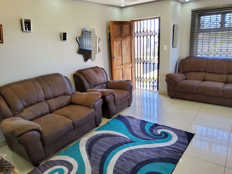 Modern fabulous spaces 3bedroom, family house, with morning fresh sea breeze,  with excellent security and big outside area - Photo 8