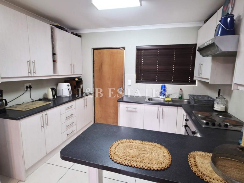 Ideal Starter Home - Photo 3