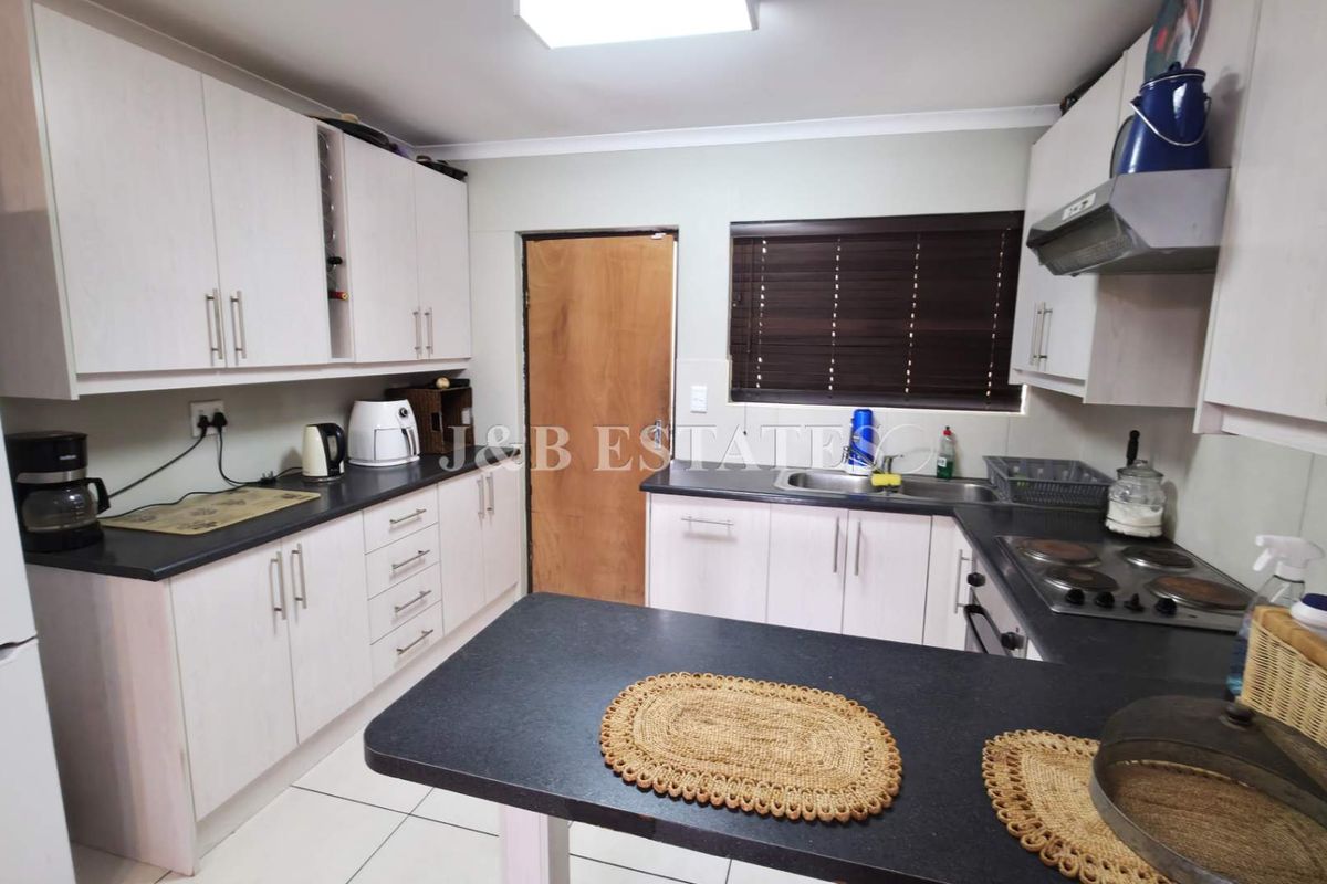 Ideal Starter Home - Photo 3