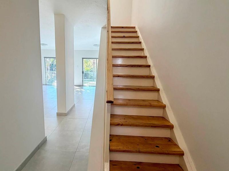 4 Bedroom Townhouse TO LET in Ludwigsdorf - Photo 4