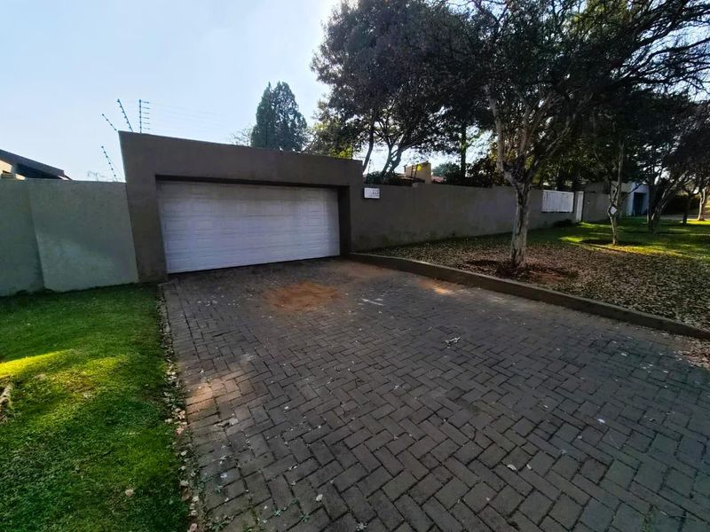 Neat & Secure Lock-Up-and-Go Home - Photo 1