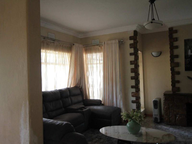 3 bed Family Home with a Flatlet - Photo 10