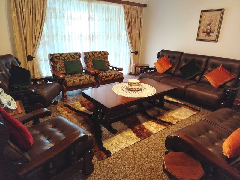 Family home with work from home facilities - Photo 10