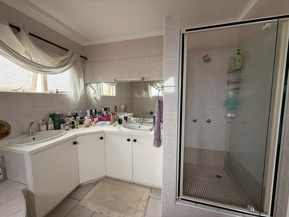 Main en-suite bedroom