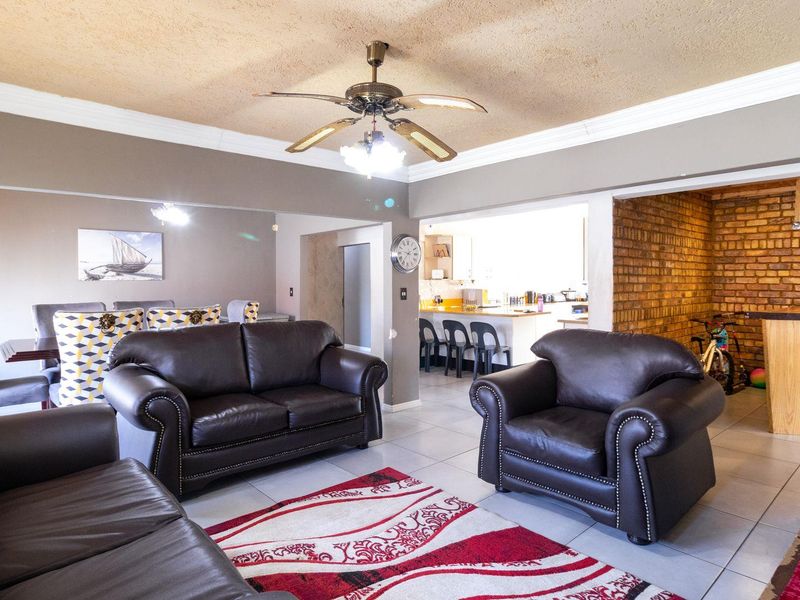 Dive Into Your Dream Home!! - Photo 5