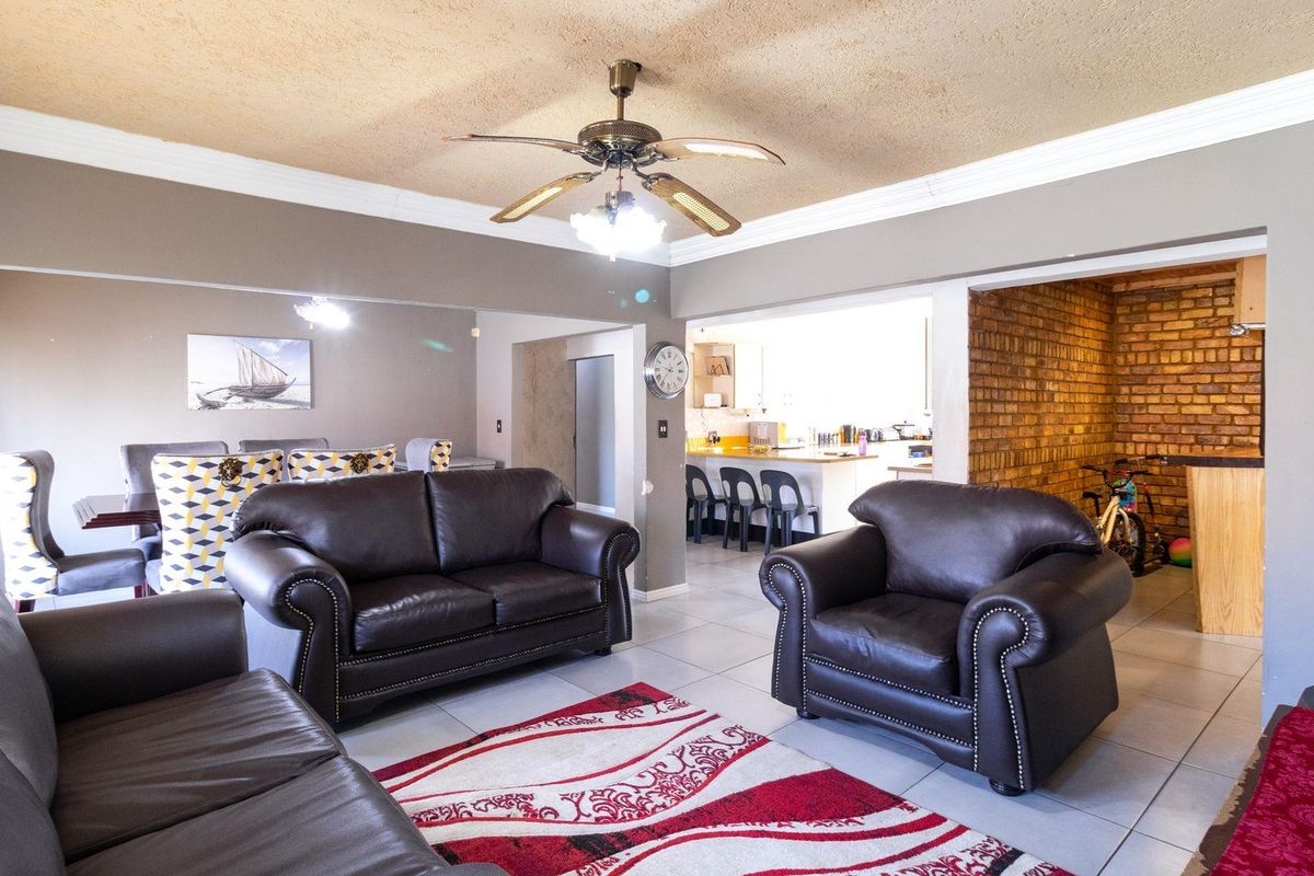 Dive Into Your Dream Home!! - Photo 5