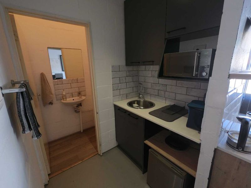 102sqm Storage and Offices available To Let - Photo 5