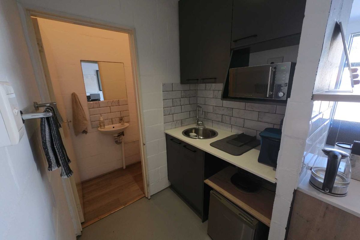 102sqm Storage and Offices available To Let - Photo 5