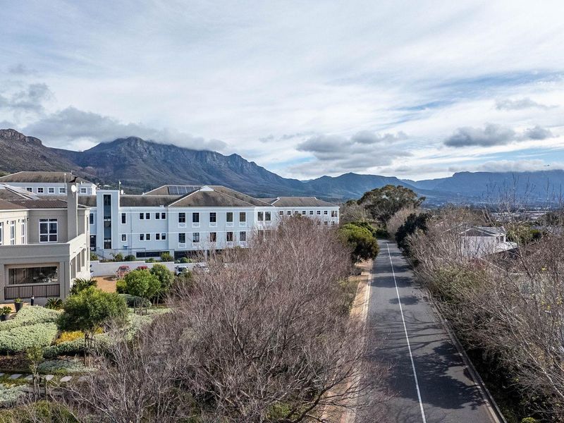 Premium First-Floor Office with Balcony & Panoramic Views – Steenberg Office Park, Westlake - Photo 6