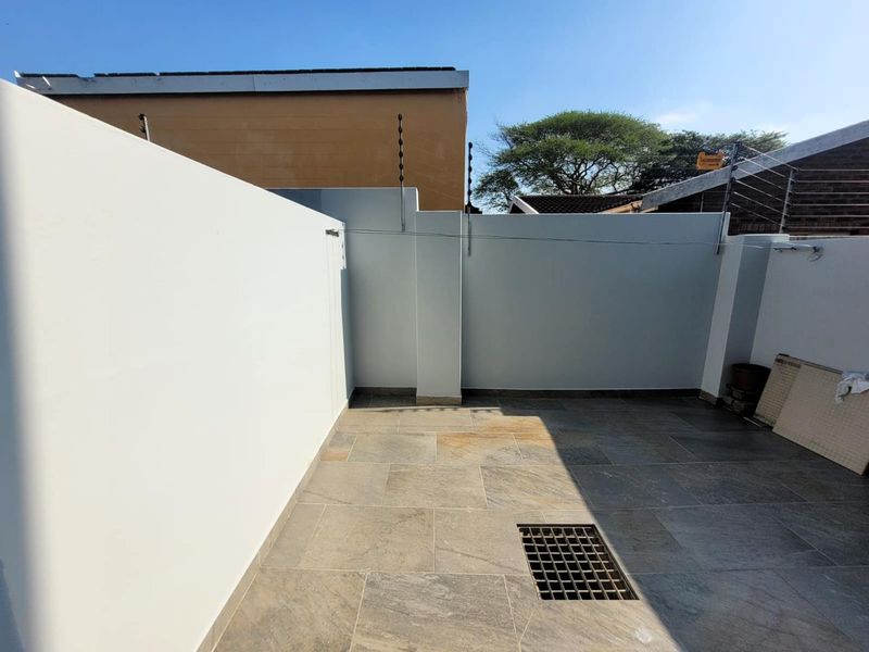 Modern Fully Furnished Two-Bedroom Duplex for Rent – Blackburn Road - Photo 9